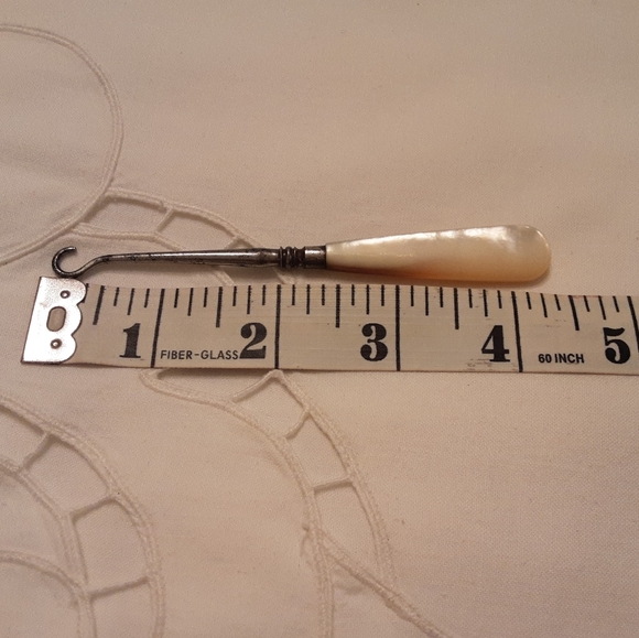 LUND, ANTIQUE 1900'S MOTHER OF PEARL VICTORIAN BUTTONHOOK - Picture 10 of 13